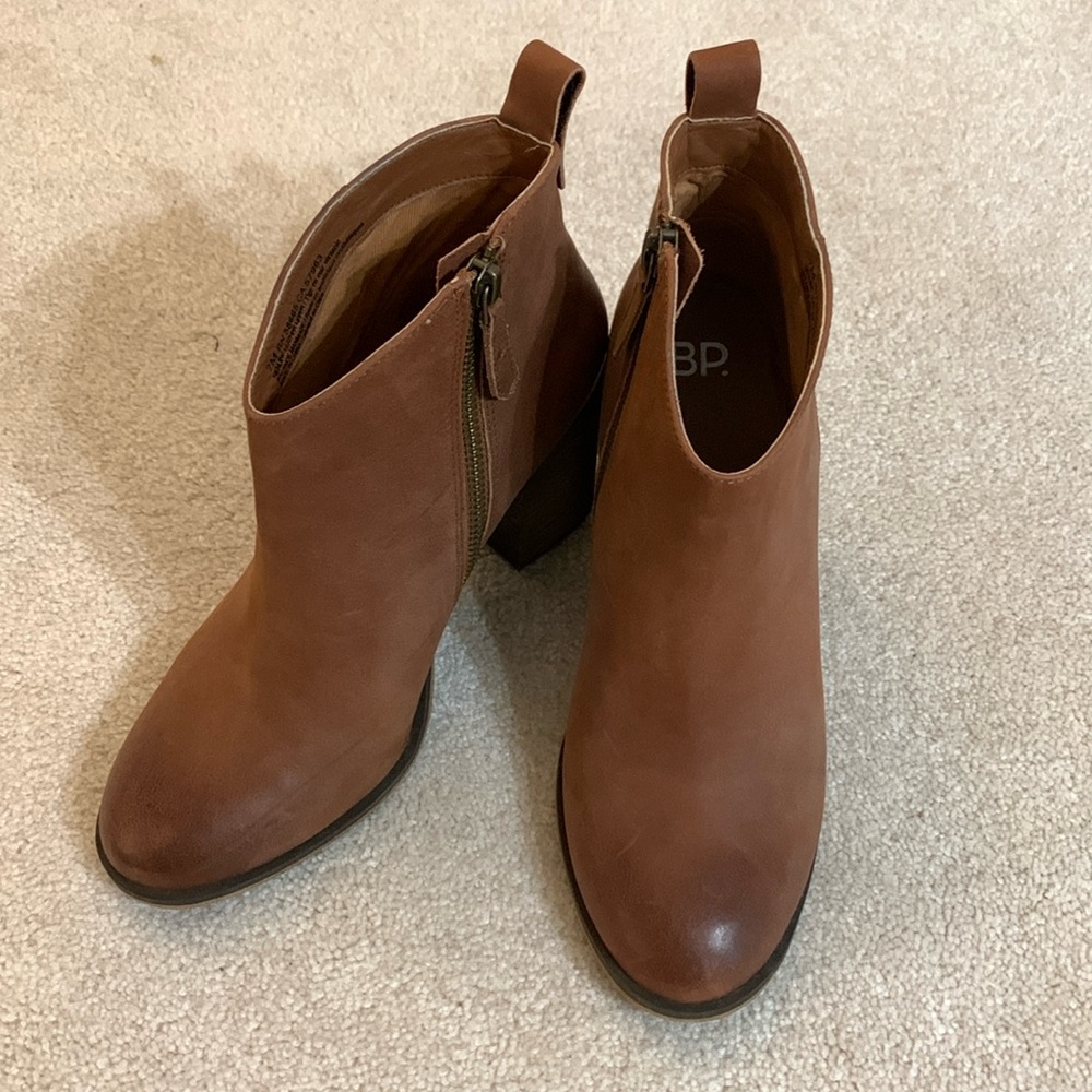 BP Women’s genuine leather upper 3” heeled ankle boots, size 7, caramel colored.
